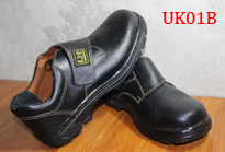 Giày bảo hộ lao động màu đen UK01B