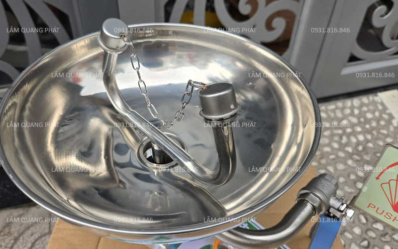  bồn rửa mắt khẩn cấp gắn tường