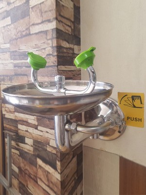 Bồn rửa mắt khẩn cấp gắn tường UK402 inox 304